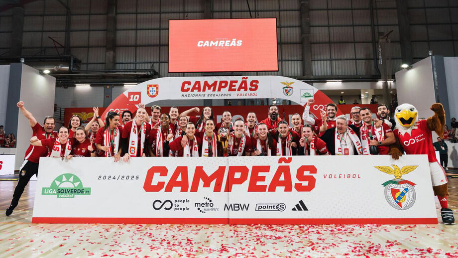 Benfica celebra título de voleibol feminino