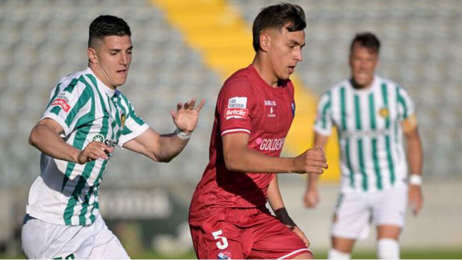 Facundo Cáseres em ação frente ao Rio Ave