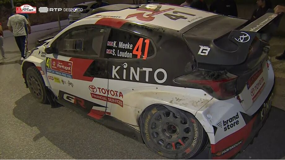 Meeke com danos evidentes no seu Toyota