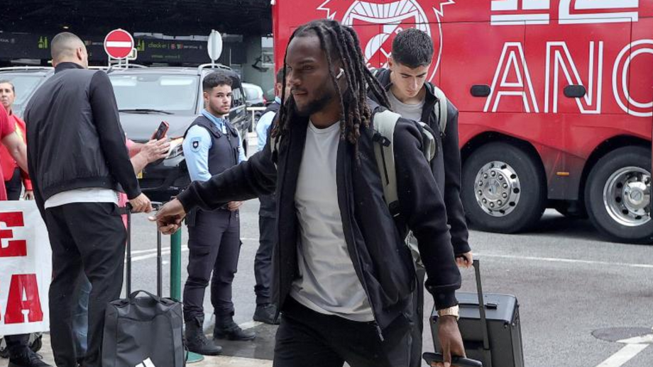 Renato Sanches no aeroporto de Lisboa