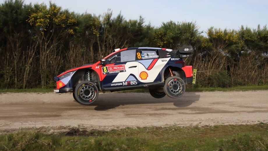 Tänak continua a ganhar tempo