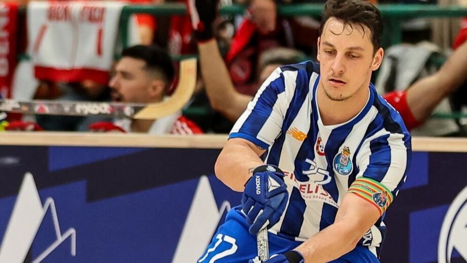 Gonçalo Alves bisou