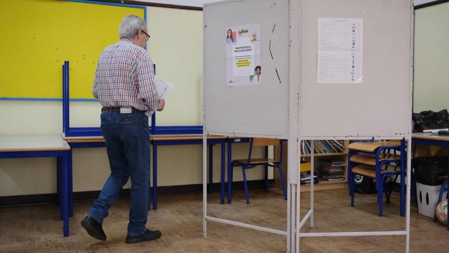 Eleitor vota em Setúbal