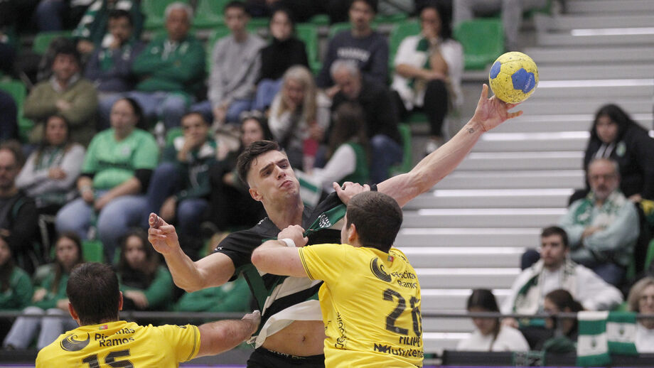 Kiko Costa em ação frente ao ABC