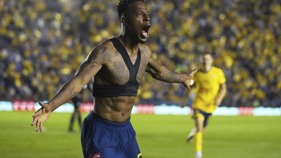Cristian Borja a festejar o golo da vitória do Club América frente ao Cruz Azul