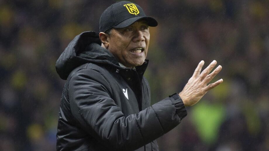 Antoine Kombouaré despedido pelo Nantes três dias após ter assegurado a manutenção na Liga francesa