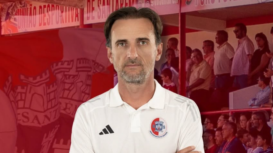 Carlos Fernandes renova contrato com a União de Santarém