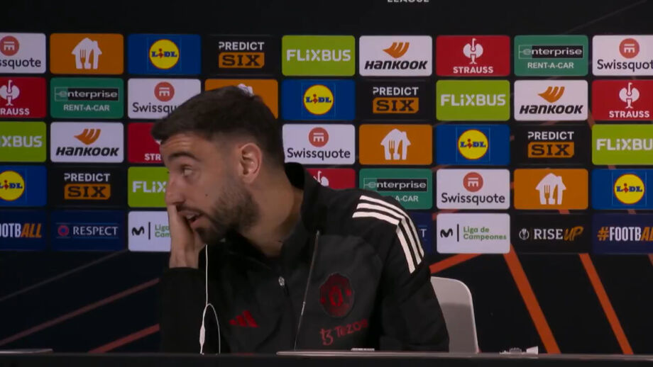 Médio do Manchester United com momento caricato
