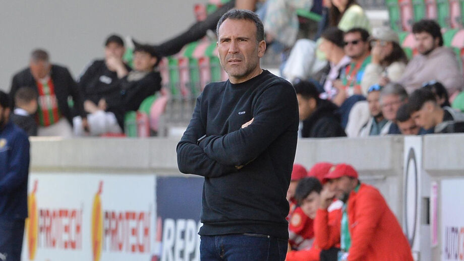 Sérgio Vieira reage no banco do Ac. Viseu