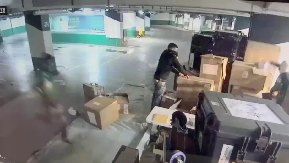 Larápios levaram também bolas, casacos e outros artigos da UEFA