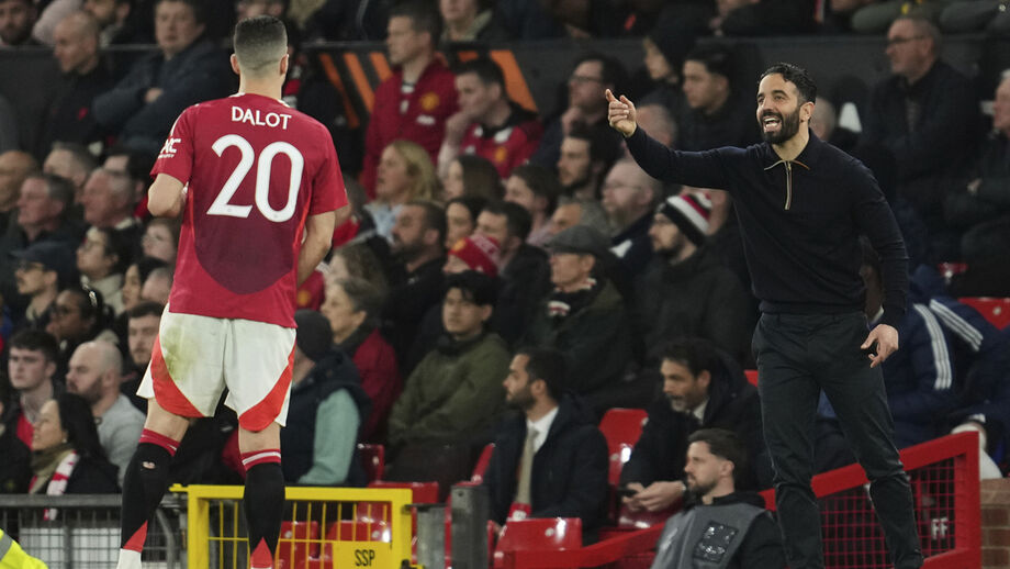 Diogo Dalot recebe indicações de Ruben Amorim