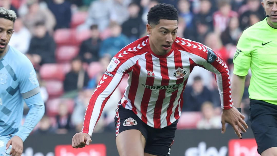 Jobe Bellingham em ação pelo Sunderland