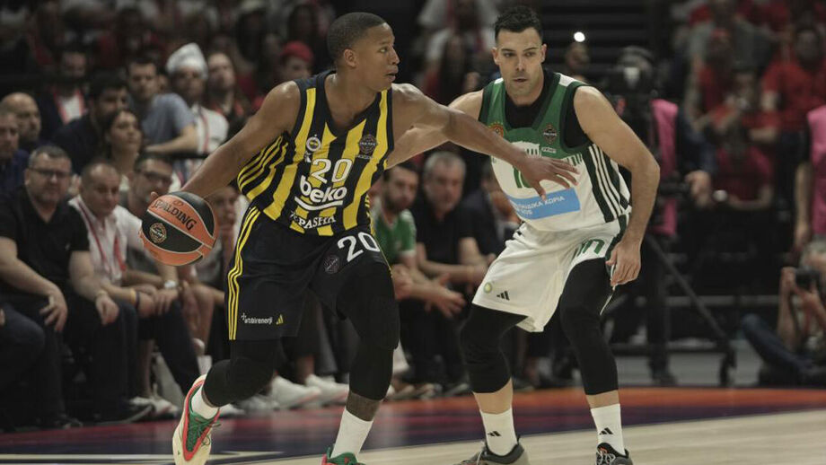 Devon Hall marcou 18 pontos para o Fenerbahçe