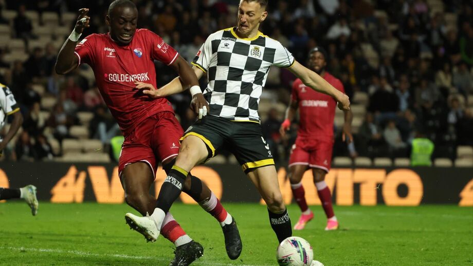 Jonathan Buatu, jogador do Gil Vicente, em ação num jogo com o Boavista