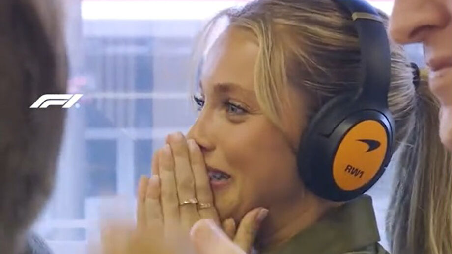 Atriz não escondeu a euforia assim que o britânico cruzou a meta