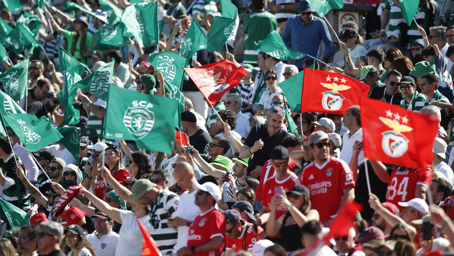 Os adeptos do Benfica e Sporting no Jamor
