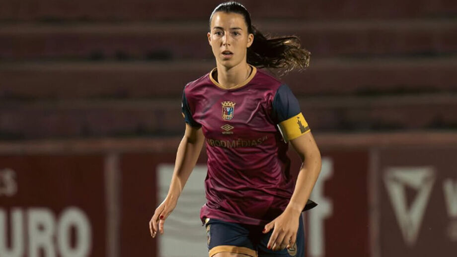 Carolina Correia é capitã do Torreense e foi chamada pela primeira vez à Seleção Nacional