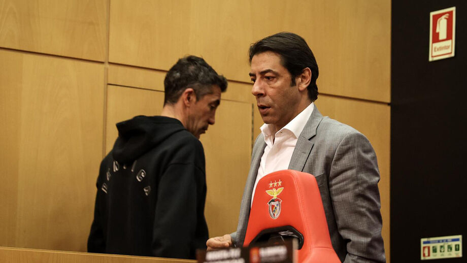 Rui Costa anunciou saída de Bruno Lage após derrota com o Qarabag