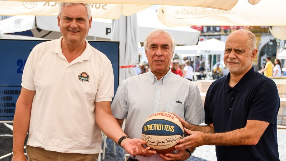 Lançamento feito na Praça do Giraldo