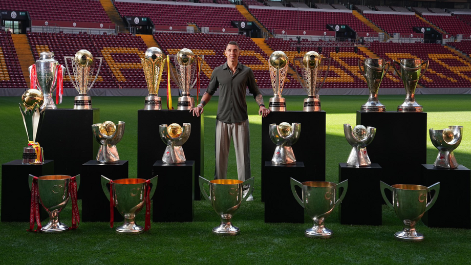 Muslera despede-se do Galatasaray após 14 épocas