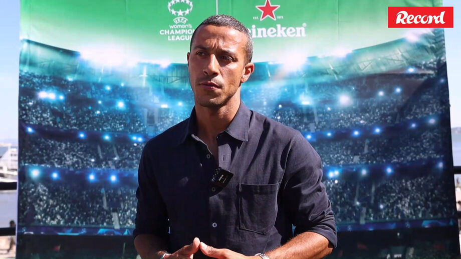 O antigo médio chegou a integrar a equipa técnica de Hansi Flick quando o alemão chegou ao clube. A Record, o ex-Barça revelou a função que desempenhou e abriu o pano sobre o futuro