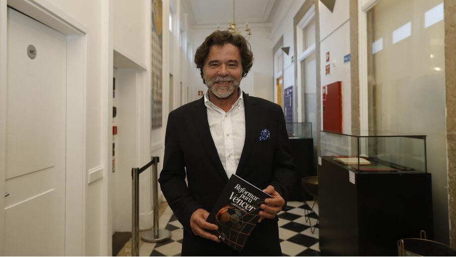 Paulo Lopo na apresentação do seu livro "Reformar para Vencer"