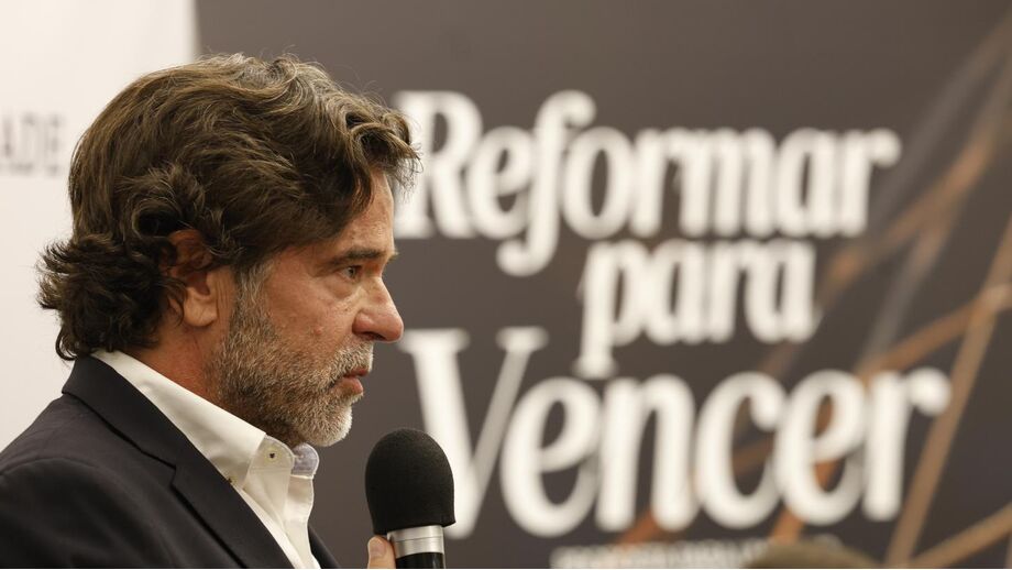 Paulo Lopo na apresentação do seu livro "Reformar para Vencer"