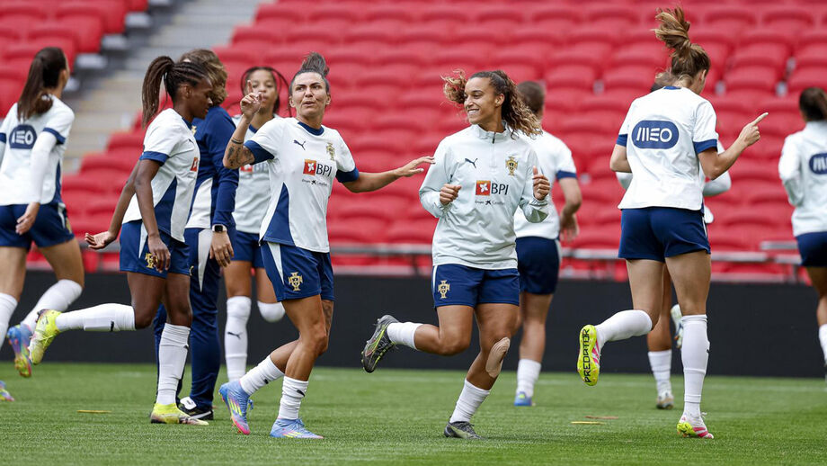 As jogadoras da Seleção Nacional durante um treino