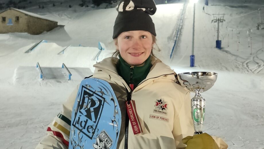 Portuguesa Adele Vankerschaver fecha época no topo do snowboard mundial jovem