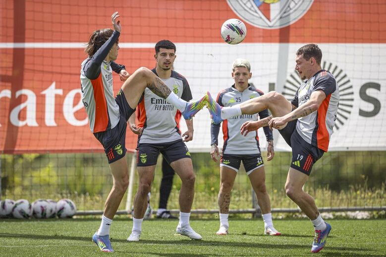 Boa disposição em mais um treino do Benfica