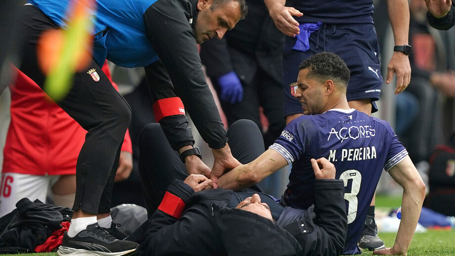 Carlos Carvalhal muito queixoso após choque com Matheus Pereira