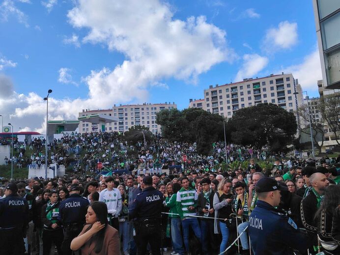 Milhares de adeptos do Sporting em Alvalade