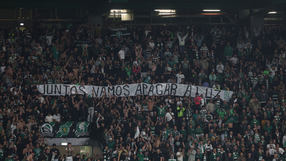Tarja exibida pelos adeptos do Sporting