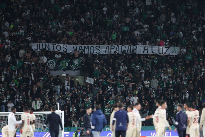 Tarja exibida pelos adeptos do Sporting