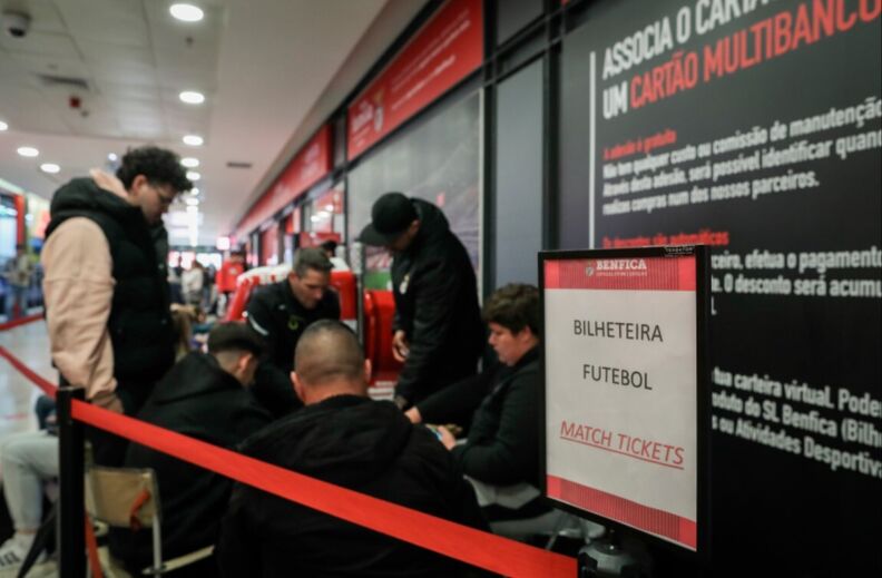 Filas na Luz para compra de bilhetes