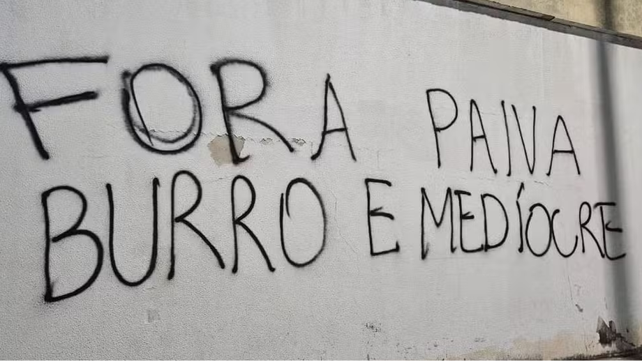 Adeptos do Botafogo protestam contra John Textor e Renato Paiva