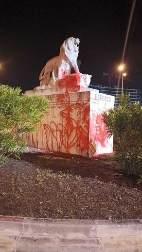 Estátua do leão junto do Estádio de Alvalade vandalizada