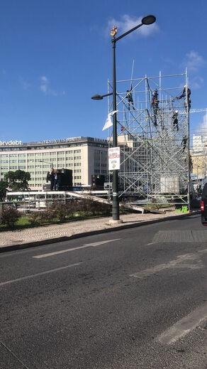 Montagem do palco para a festa do campeão nacional