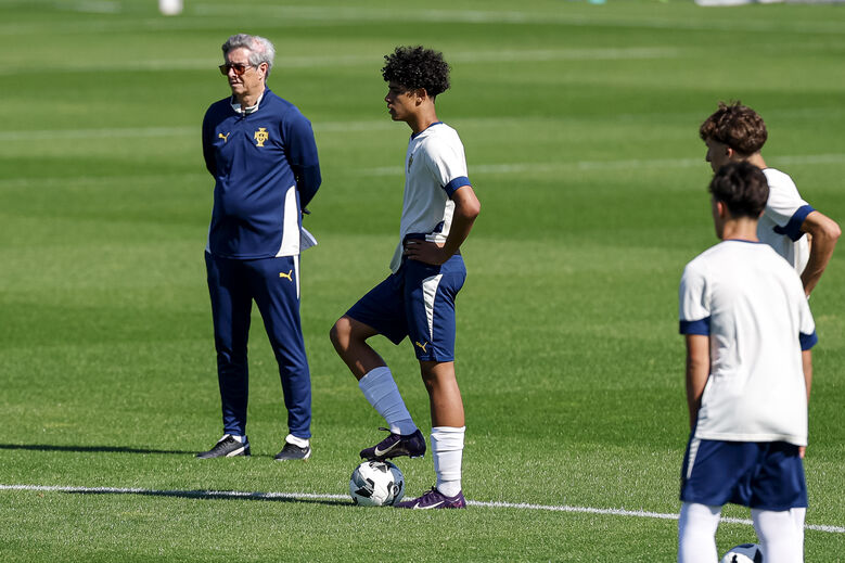 Cristianinho no primeiro treino da Seleção Nacional de sub-15 