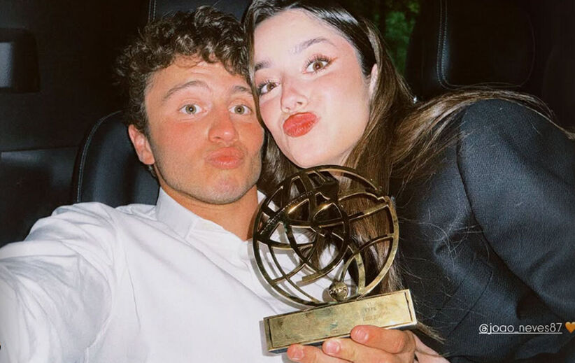 João Neves e Madalena Aragão com o prémio