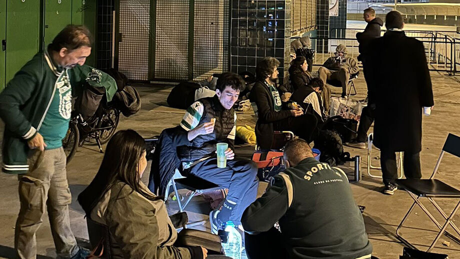 Adeptos do Sporting acamparam de madrugada no Estádio José Alvalade