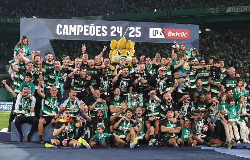 Jogadores do Sporting comemoram conquista do bicampeonato