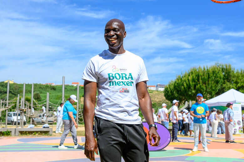 Sorrisos de orelha a orelha e muita dança: as melhores imagens do 'Bora Mexer' no Bairro da Ameixoeira