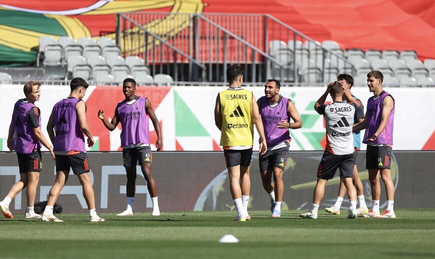 Sem Aursnes e Amdouni mas com Renato Sanches: as melhores imagens do treino do Benfica no Jamor