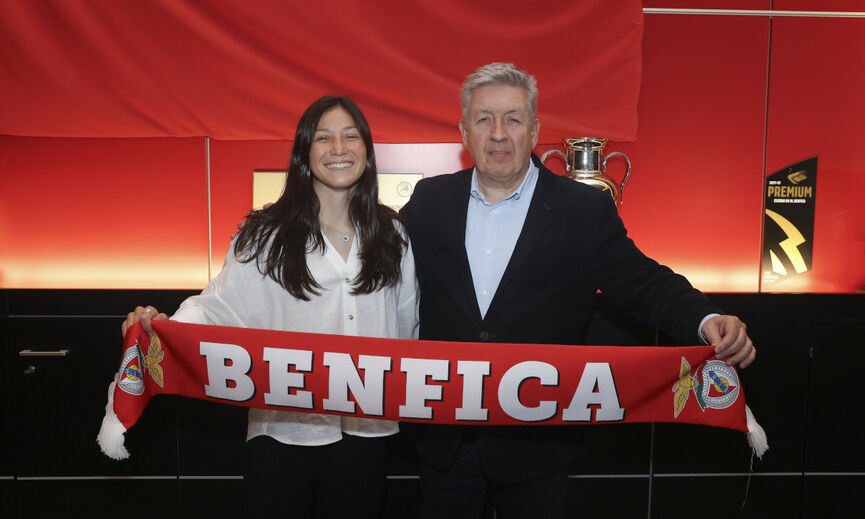Lara Martins renova contrato com o Benfica