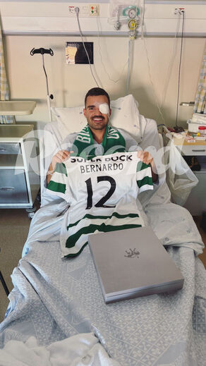 Bernardo Topa com a nova camisola do Sporting