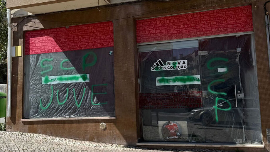 Antiga Casa do Benfica em Torres Vedras vandalizada