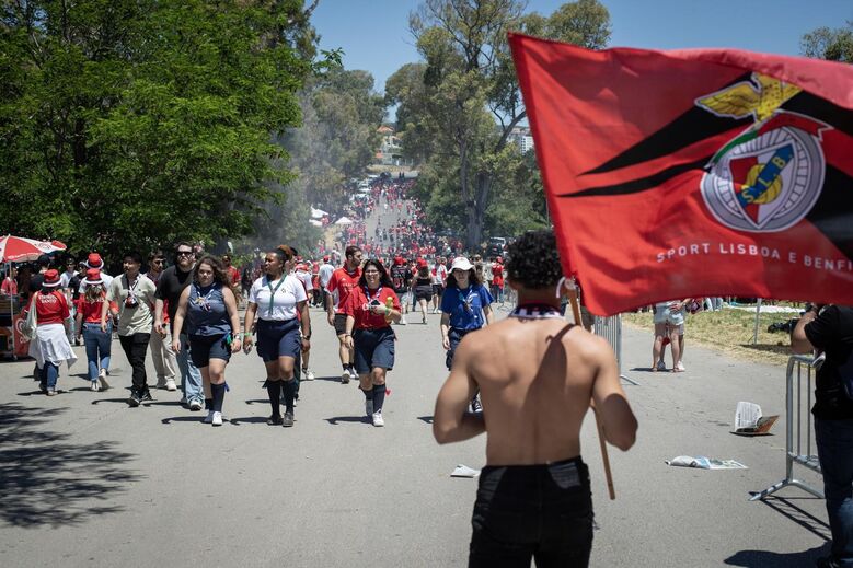 Adeptos fazem a festa no Jamor