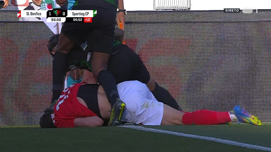 Bronca no VAR: desentendimento fez Matheus Reis escapar à expulsão na final da Taça
