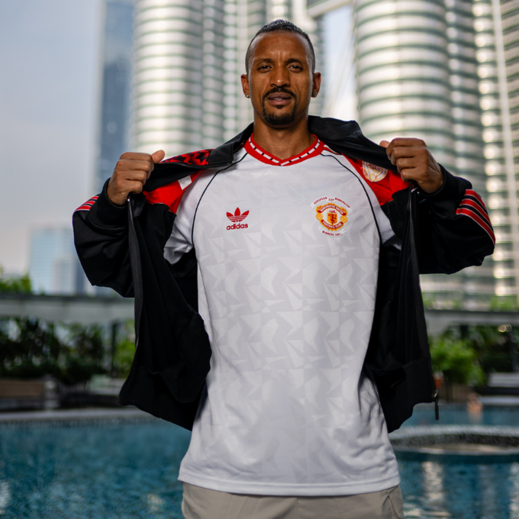 Nani mostra colaboração entre Adidas e Manchester United: coleção recorda título europeu de 1990/91
